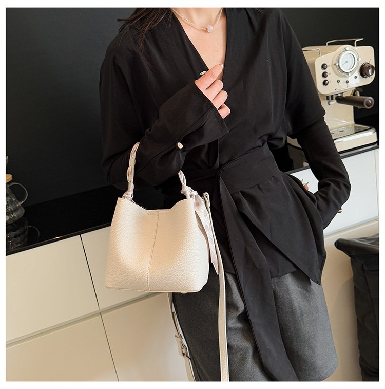 Women's Bag PU One Size Bucket Bag Magnetic Buckle Shoulder Bag