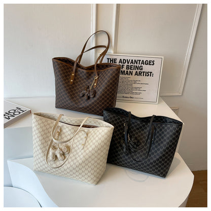 One-shoulder large-capacity commuting lightweight hand-carry tote bag