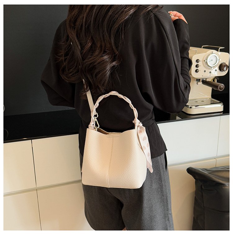 Women's Bag PU One Size Bucket Bag Magnetic Buckle Shoulder Bag