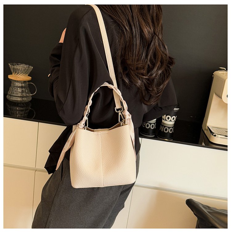 Women's Bag PU One Size Bucket Bag Magnetic Buckle Shoulder Bag