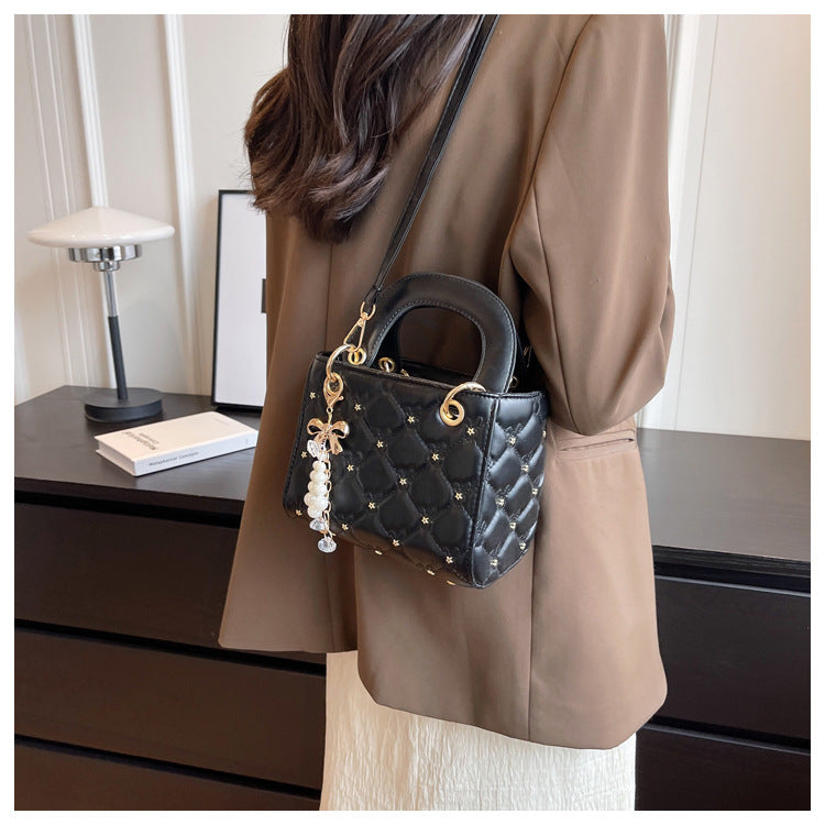 Rhombus embroidery pearl handbag bucket bag