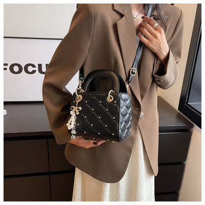 Rhombus embroidery pearl handbag bucket bag