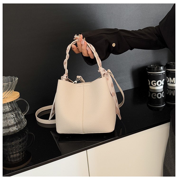 Women's Bag PU One Size Bucket Bag Magnetic Buckle Shoulder Bag