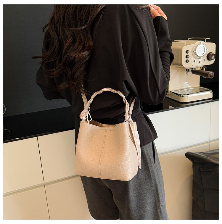 Women's Bag PU One Size Bucket Bag Magnetic Buckle Shoulder Bag