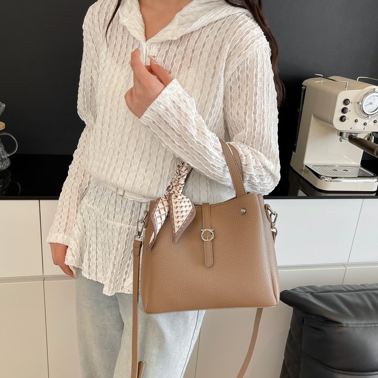 Magnetic Buckle Shoulder Bag Women's Bag 2025 Spring Tote Bag PU One Size