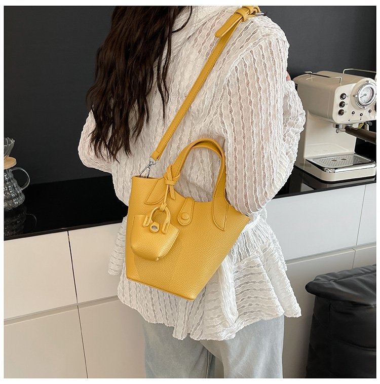 Bucket Bag Shoulder Bag One Size 2025 Spring Magnetic Buckle PU Women's Bag